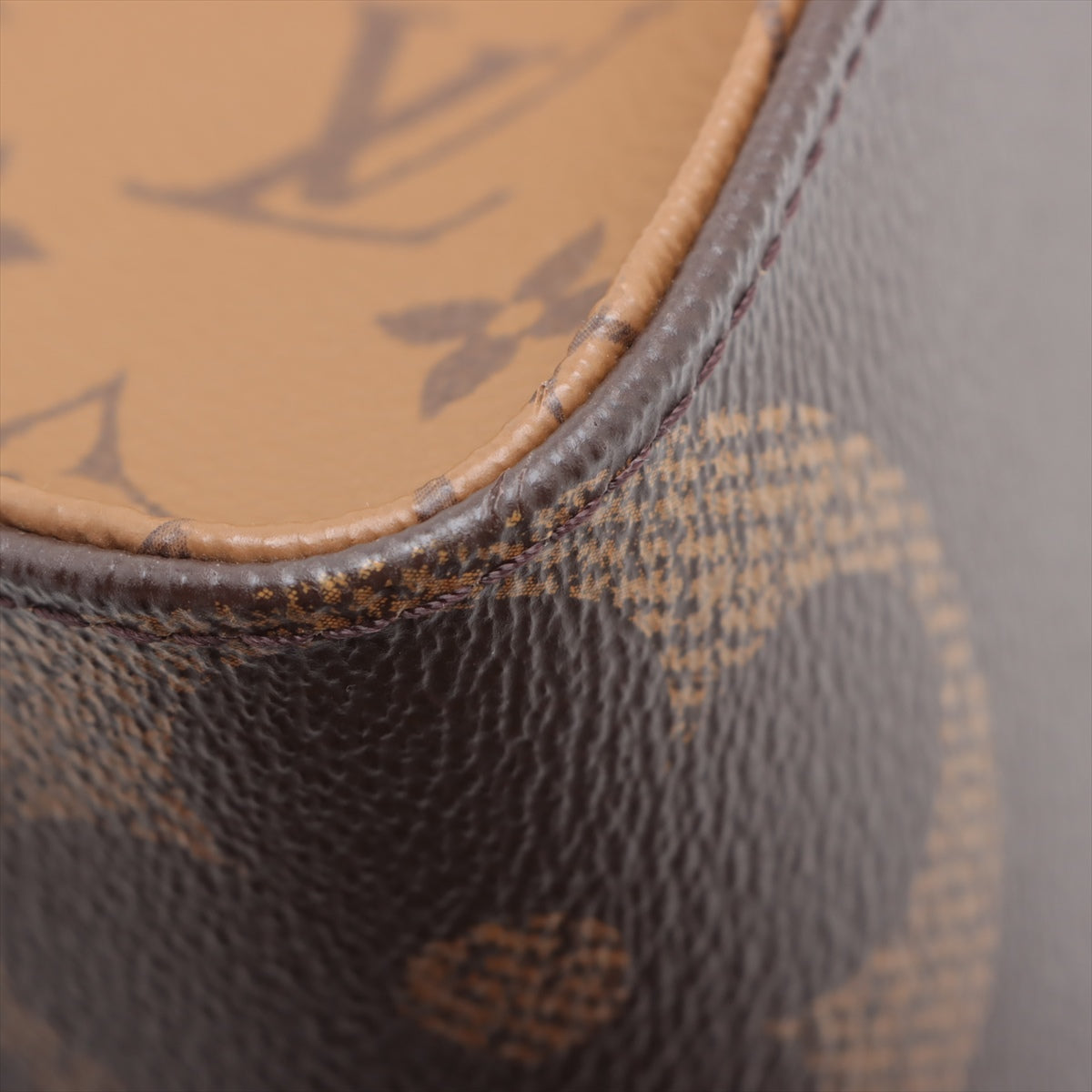 Louis Vuitton Giant Monogram Reverse On the Go MM M45321